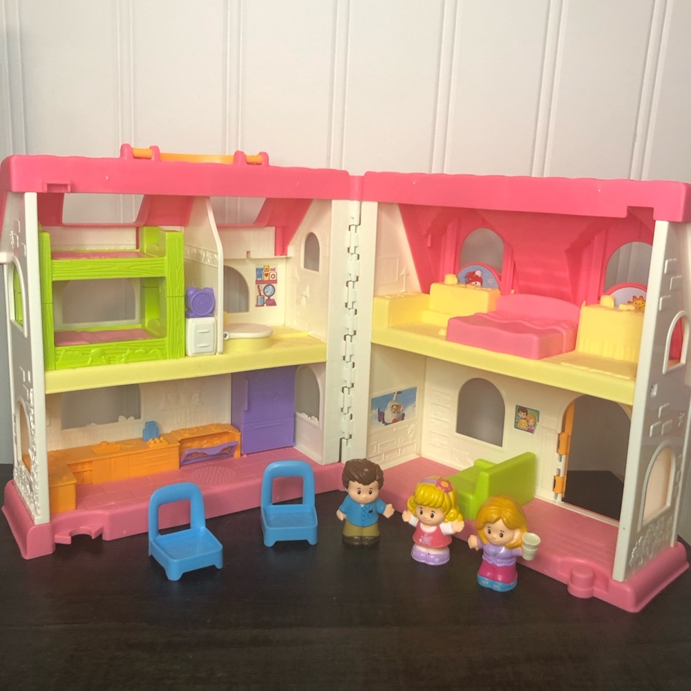 Little people surprise sounds doll house